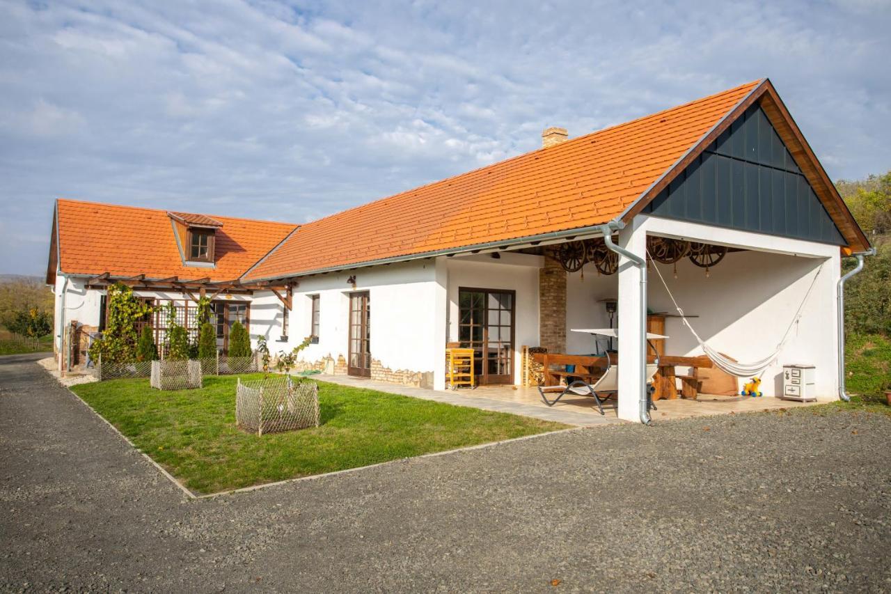 Hotel Kishosszuret Vendeghaz Pécsvárad Exterior foto