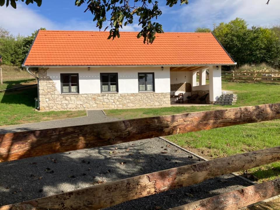 Hotel Kishosszuret Vendeghaz Pécsvárad Exterior foto