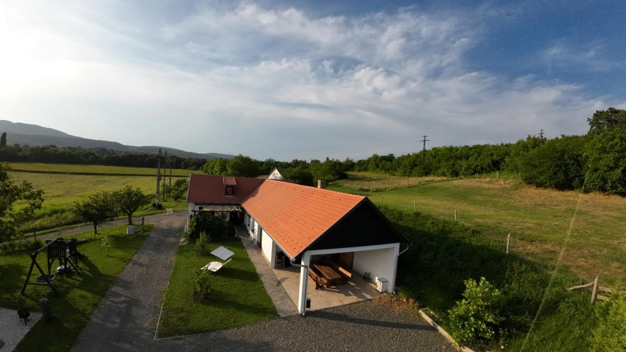 Hotel Kishosszuret Vendeghaz Pécsvárad Exterior foto
